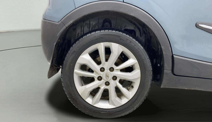2020 Mahindra XUV300 W8 1.5 DIESEL, Diesel, Manual, 1,04,414 km, Right Rear Wheel