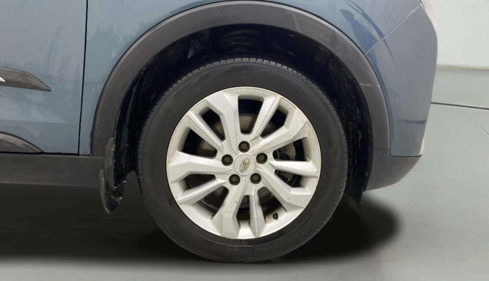 2020 Mahindra XUV300 W8 1.5 DIESEL, Diesel, Manual, 1,04,414 km, Right Front Wheel