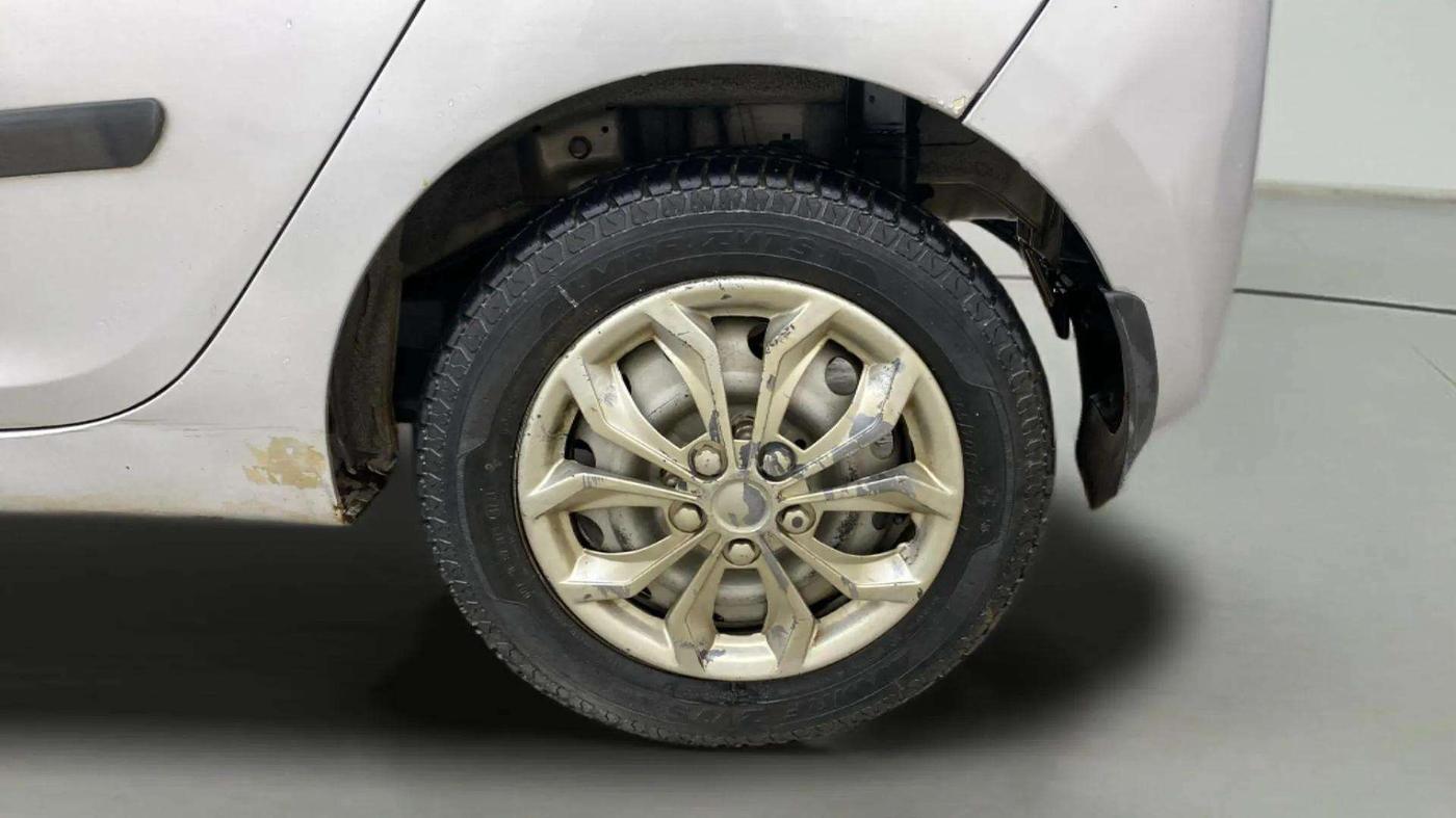 2018 Hyundai Eon ERA +, Petrol, Manual, 1,00,253 km, Left Rear Wheel
