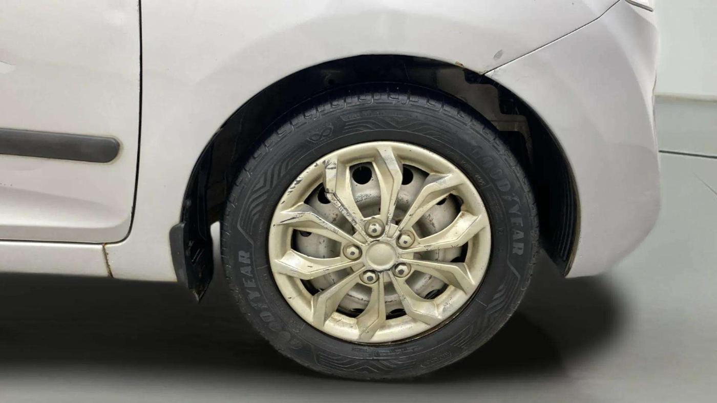 2018 Hyundai Eon ERA +, Petrol, Manual, 1,00,253 km, Right Front Wheel