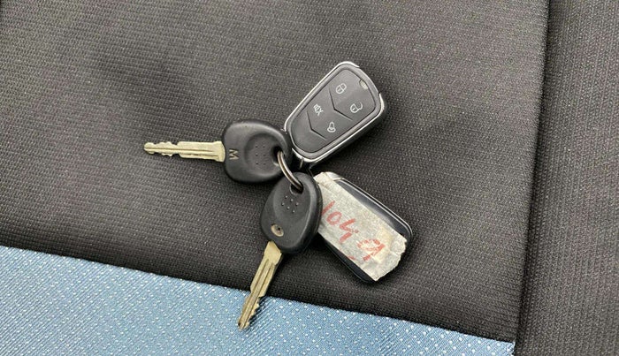 2018 Hyundai Eon ERA +, Petrol, Manual, 1,00,253 km, Key Close Up