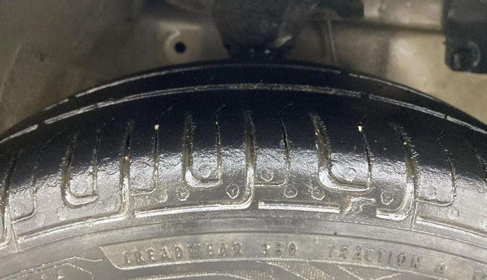 2018 Hyundai Eon ERA +, Petrol, Manual, 1,00,253 km, Right Front Tyre Tread
