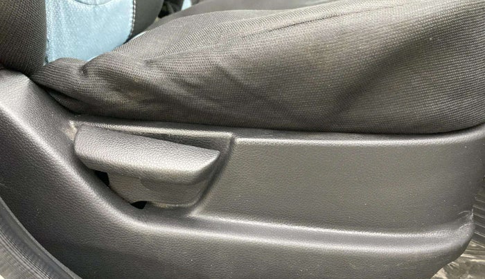 2018 Hyundai Eon ERA +, Petrol, Manual, 1,00,253 km, Driver Side Adjustment Panel