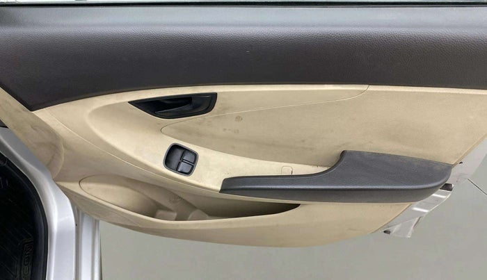 2018 Hyundai Eon ERA +, Petrol, Manual, 1,00,253 km, Driver Side Door Panels Control