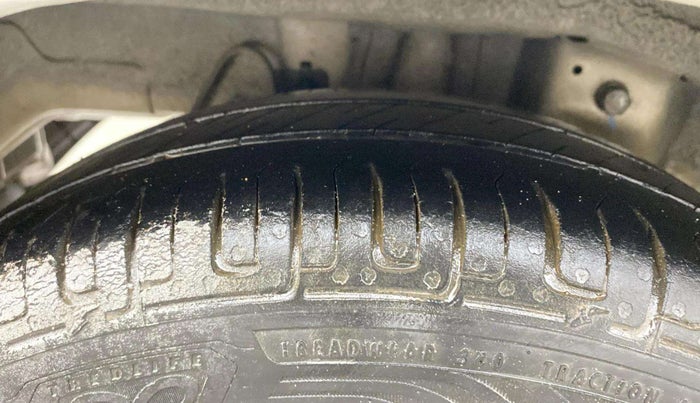 2018 Hyundai Eon ERA +, Petrol, Manual, 1,00,253 km, Right Rear Tyre Tread