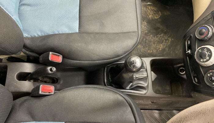 2018 Hyundai Eon ERA +, Petrol, Manual, 1,00,253 km, Gear Lever