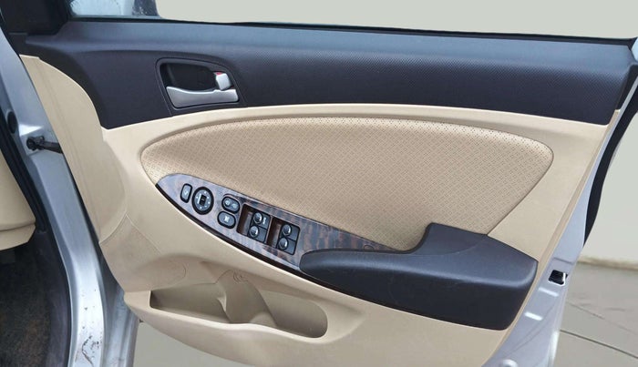 2016 Hyundai Verna 1.6 CRDI SX, Diesel, Manual, 1,19,328 km, Driver Side Door Panels Control