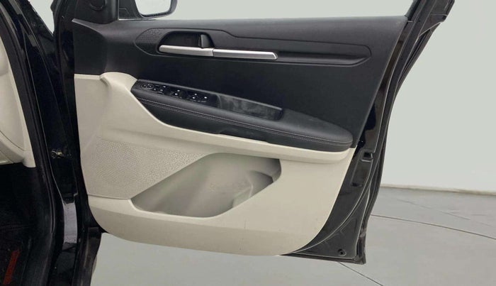 2022 KIA SONET HTX 1.5 AT, Diesel, Automatic, 50,616 km, Driver Side Door Panels Control