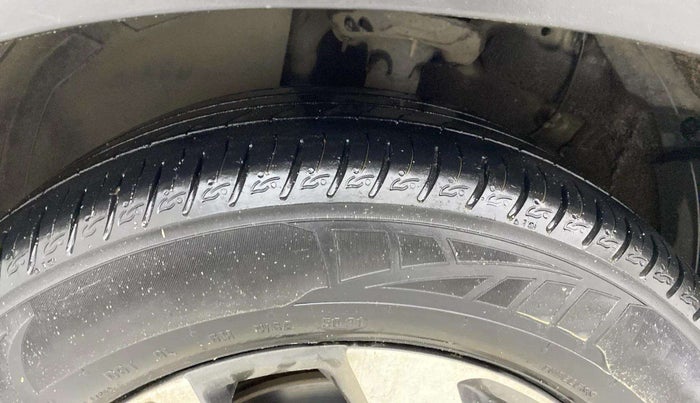 2022 KIA SONET HTX 1.5 AT, Diesel, Automatic, 50,616 km, Left Front Tyre Tread