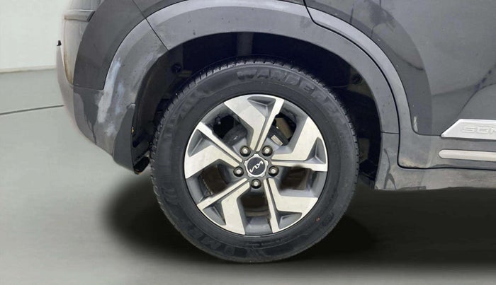 2022 KIA SONET HTX 1.5 AT, Diesel, Automatic, 50,616 km, Right Rear Wheel
