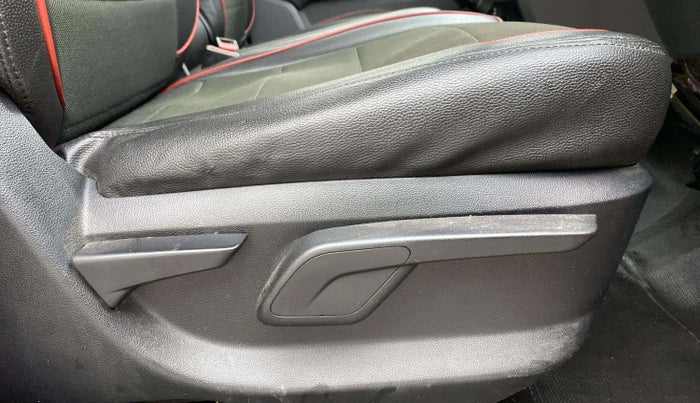 2018 Mahindra KUV 100 NXT K4+ P 6 STR, Petrol, Manual, 72,242 km, Driver Side Adjustment Panel
