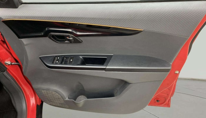 2018 Mahindra KUV 100 NXT K4+ P 6 STR, Petrol, Manual, 72,242 km, Driver Side Door Panels Control