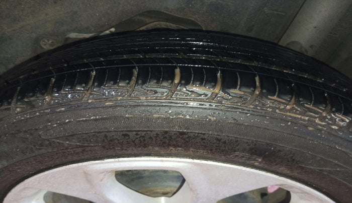 2015 Ford New Figo TITANIUM PLUS 1.2 PETROL, Petrol, Manual, 69,806 km, Left Rear Tyre Tread