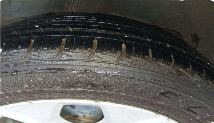 2015 Ford New Figo TITANIUM PLUS 1.2 PETROL, Petrol, Manual, 69,806 km, Right Rear Tyre Tread