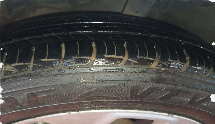 2015 Ford New Figo TITANIUM PLUS 1.2 PETROL, Petrol, Manual, 69,806 km, Left Front Tyre Tread