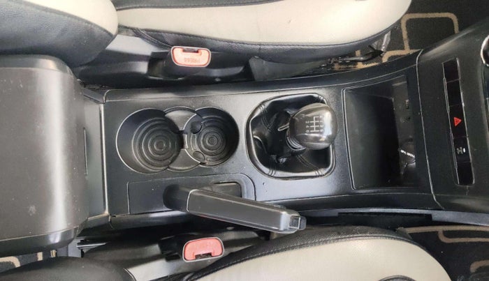2018 Mahindra XUV500 W3, Diesel, Manual, 1,01,733 km, Gear Lever