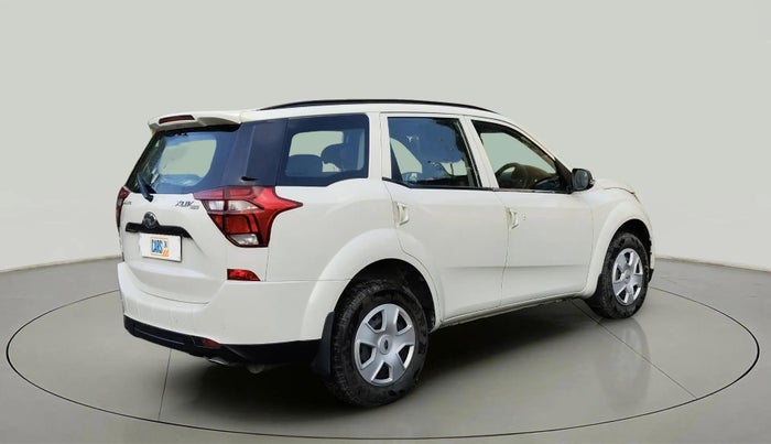 2018 Mahindra XUV500 W3, Diesel, Manual, 1,01,733 km, Right Back Diagonal