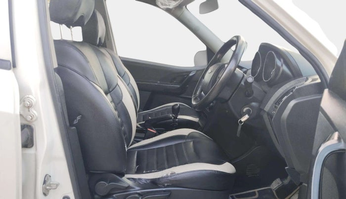 2018 Mahindra XUV500 W3, Diesel, Manual, 1,01,733 km, Right Side Front Door Cabin