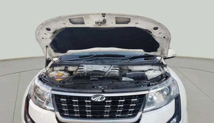 2018 Mahindra XUV500 W3, Diesel, Manual, 1,01,733 km, Open Bonet