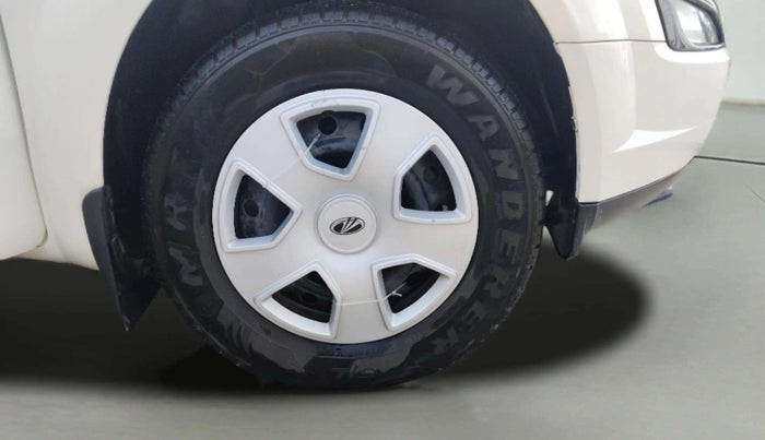 2018 Mahindra XUV500 W3, Diesel, Manual, 1,01,733 km, Right Front Wheel