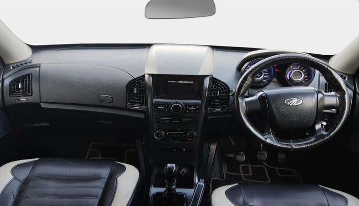 2018 Mahindra XUV500 W3, Diesel, Manual, 1,01,733 km, Dashboard