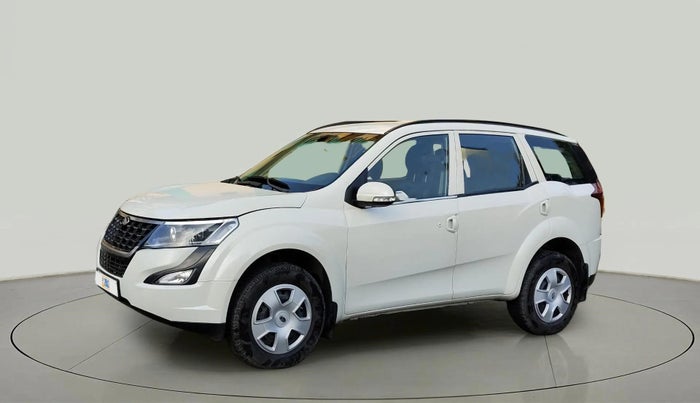 2018 Mahindra XUV500 W3, Diesel, Manual, 1,01,733 km, Left Front Diagonal