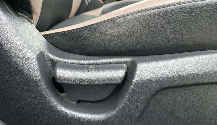 2019 Hyundai Elite i20 MAGNA PLUS 1.2, Petrol, Manual, 38,153 km, Driver Side Adjustment Panel