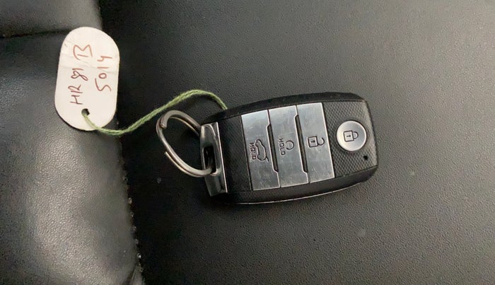 2022 KIA CARENS PRESTIGE PLUS 1.4 PETROL 7 STR, Petrol, Manual, 43,517 km, Key Close Up