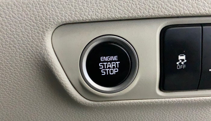 2022 KIA CARENS PRESTIGE PLUS 1.4 PETROL 7 STR, Petrol, Manual, 43,517 km, Keyless Start/ Stop Button