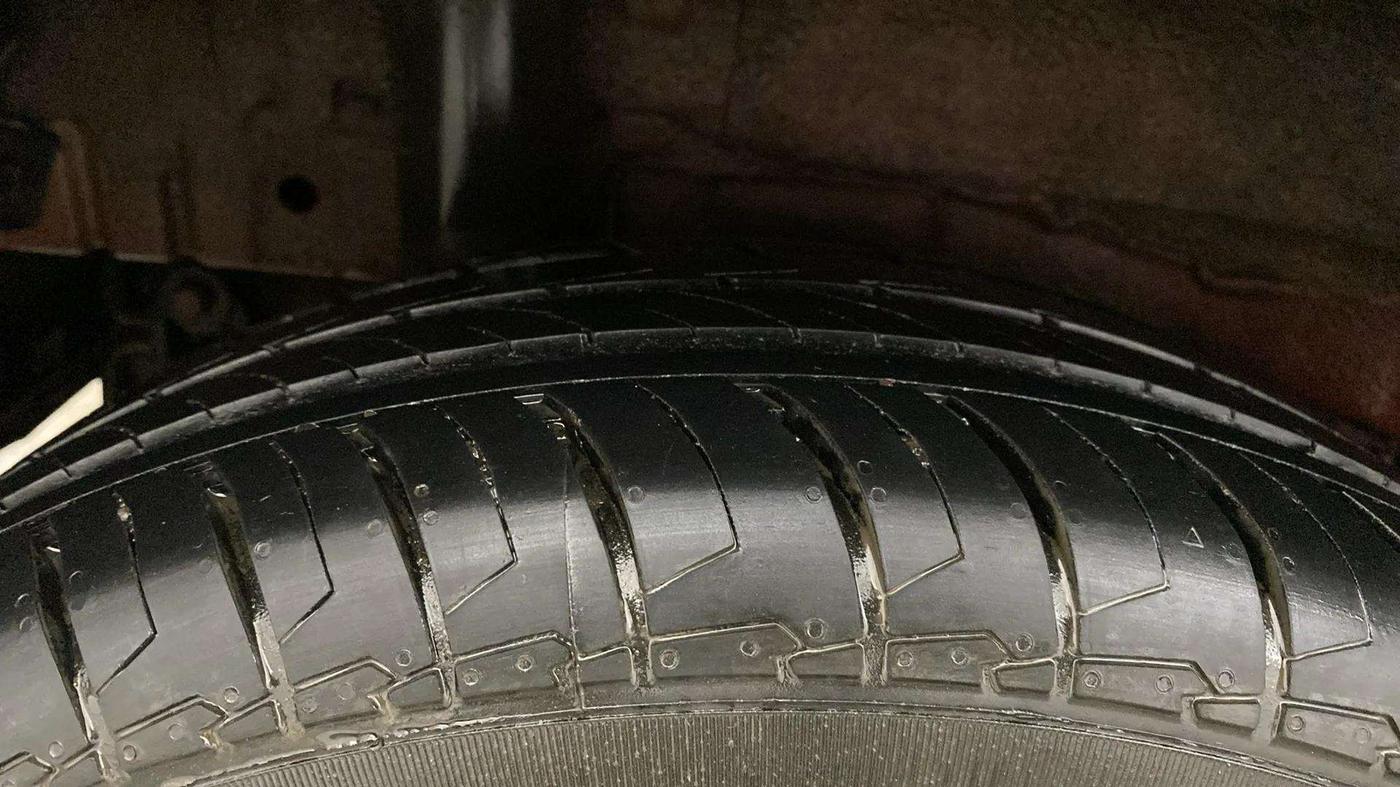 2018 Mahindra KUV 100 NXT K6+ D 6 STR, Diesel, Manual, 1,11,002 km, Right Rear Tyre Tread