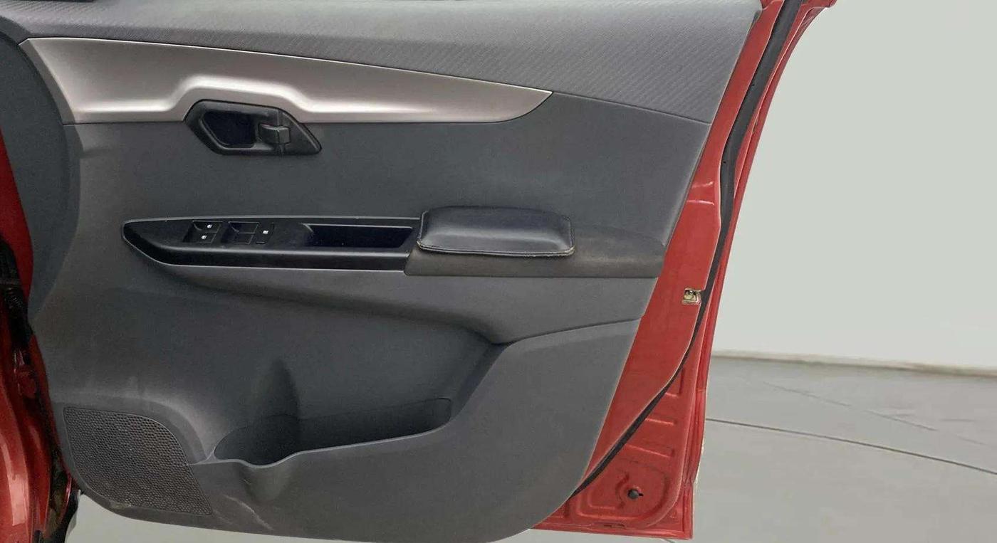 2018 Mahindra KUV 100 NXT K6+ D 6 STR, Diesel, Manual, 1,11,002 km, Driver Side Door Panels Control