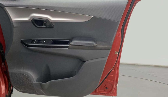2018 Mahindra KUV 100 NXT K6+ D 6 STR, Diesel, Manual, 1,10,998 km, Driver Side Door Panels Control
