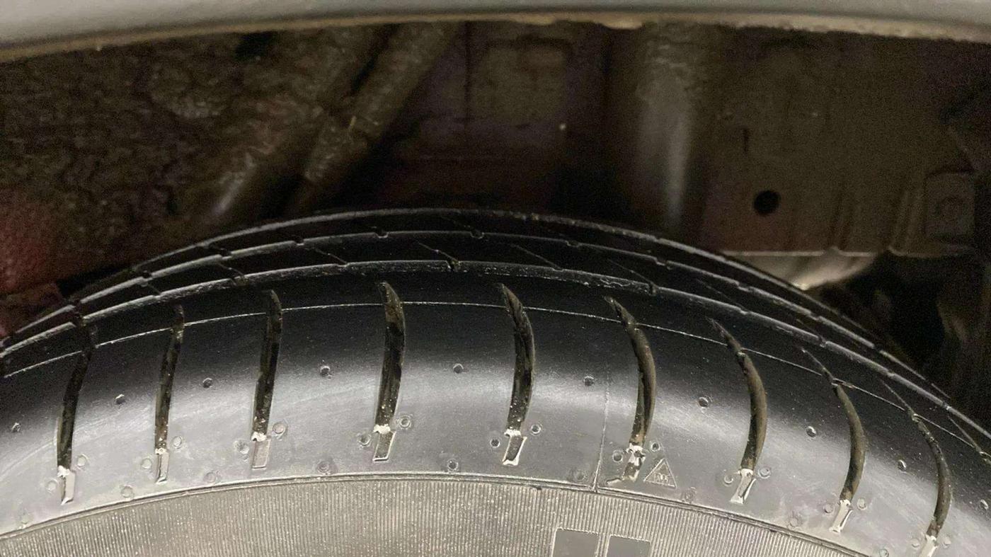 2018 Mahindra KUV 100 NXT K6+ D 6 STR, Diesel, Manual, 1,11,002 km, Left Front Tyre Tread