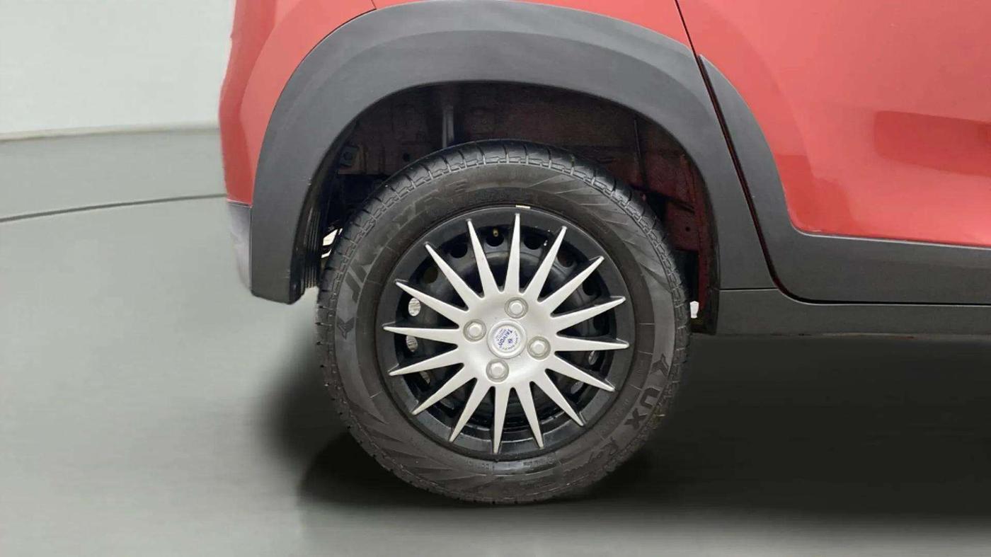 2018 Mahindra KUV 100 NXT K6+ D 6 STR, Diesel, Manual, 1,11,002 km, Right Rear Wheel