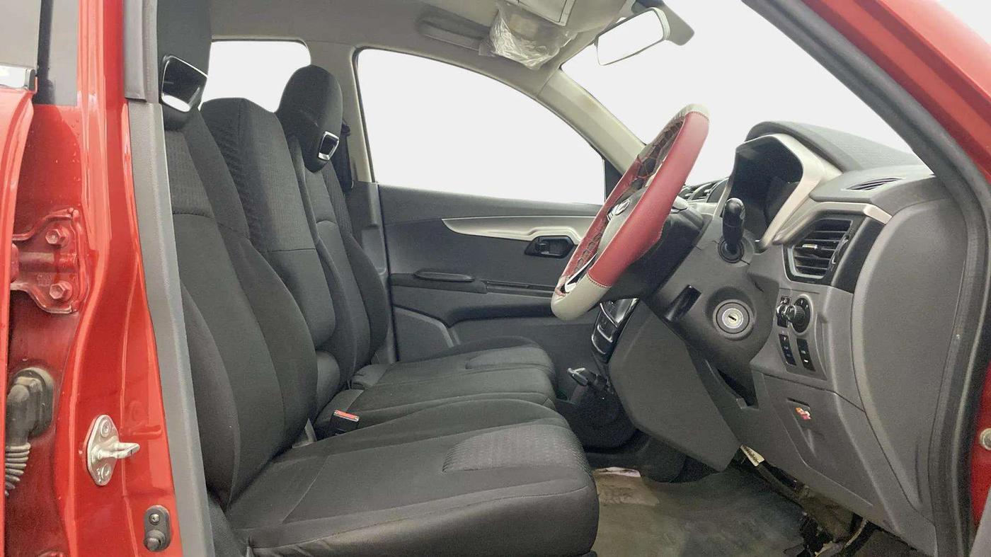 2018 Mahindra KUV 100 NXT K6+ D 6 STR, Diesel, Manual, 1,11,002 km, Right Side Front Door Cabin