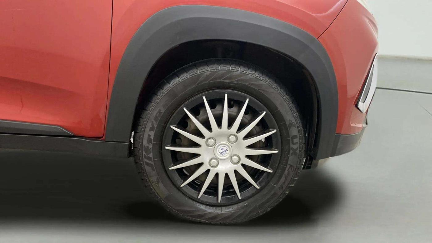2018 Mahindra KUV 100 NXT K6+ D 6 STR, Diesel, Manual, 1,11,002 km, Right Front Wheel