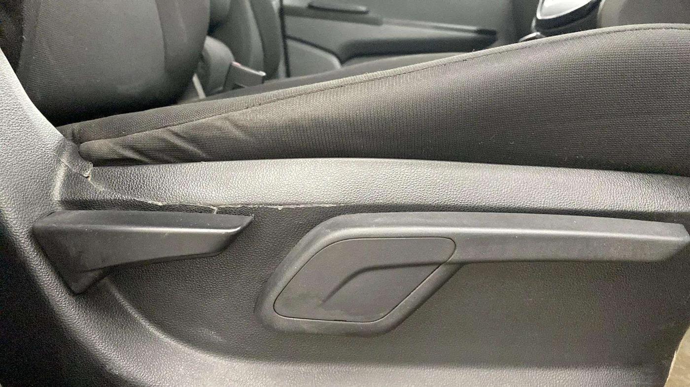 2018 Mahindra KUV 100 NXT K6+ D 6 STR, Diesel, Manual, 1,11,002 km, Driver Side Adjustment Panel