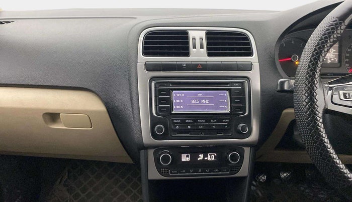 2015 Volkswagen Polo HIGHLINE1.2L, Petrol, Manual, 1,23,231 km, Air Conditioner