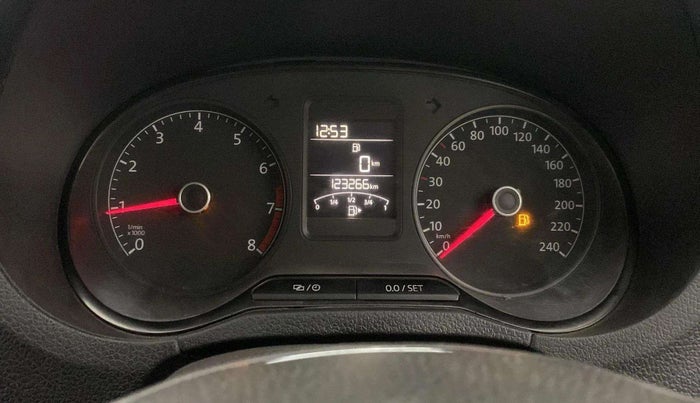 2015 Volkswagen Polo HIGHLINE1.2L, Petrol, Manual, 1,23,231 km, Odometer Image