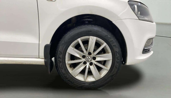 2015 Volkswagen Polo HIGHLINE1.2L, Petrol, Manual, 1,23,231 km, Right Front Wheel