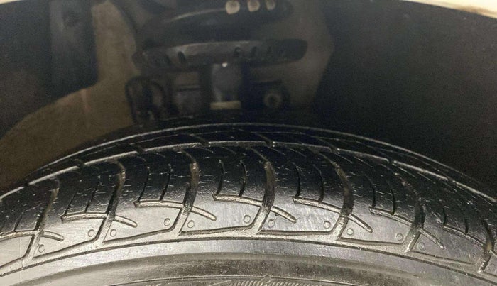 2016 Volkswagen Polo HIGHLINE1.2L, Petrol, Manual, 24,666 km, Right Front Tyre Tread