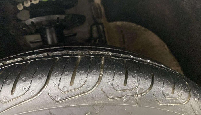2016 Volkswagen Polo HIGHLINE1.2L, Petrol, Manual, 24,666 km, Left Front Tyre Tread