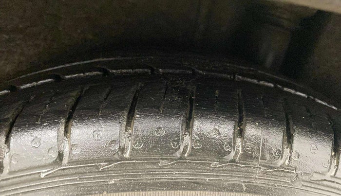 2017 Maruti IGNIS ALPHA 1.2 AMT, CNG, Automatic, 74,910 km, Right Front Tyre Tread