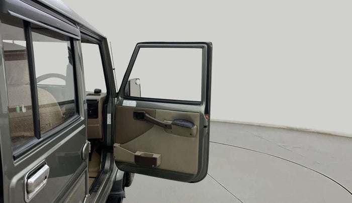 2016 Mahindra Bolero POWER PLUS ZLX, Diesel, Manual, 1,21,463 km, RHS Front Door