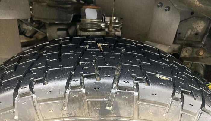 2016 Mahindra Bolero POWER PLUS ZLX, Diesel, Manual, 1,21,463 km, Right Front Tyre Tread