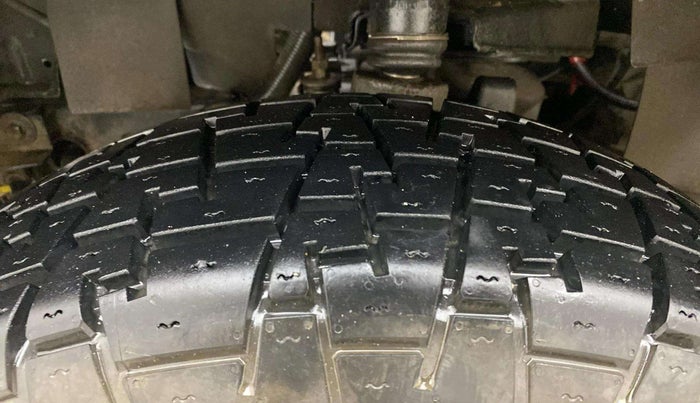 2016 Mahindra Bolero POWER PLUS ZLX, Diesel, Manual, 1,21,463 km, Left Front Tyre Tread