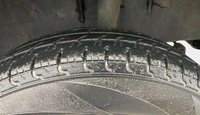 2017 Renault Kwid RXL, Petrol, Manual, 44,845 km, Left Rear Tyre Tread