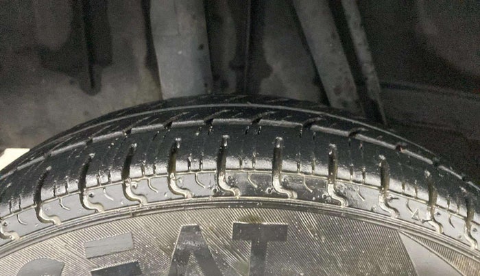 2017 Renault Kwid RXL, Petrol, Manual, 44,845 km, Right Rear Tyre Tread