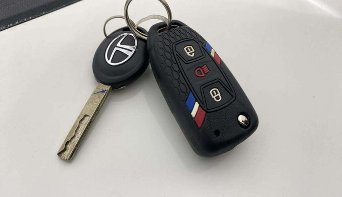 2022 Tata Tiago XZ PLUS CNG, CNG, Manual, 62,314 km, Key Close Up