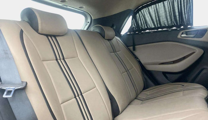 2017 Hyundai Elite i20 ASTA 1.2 (O), Petrol, Manual, 27,186 km, Right Side Rear Door Cabin
